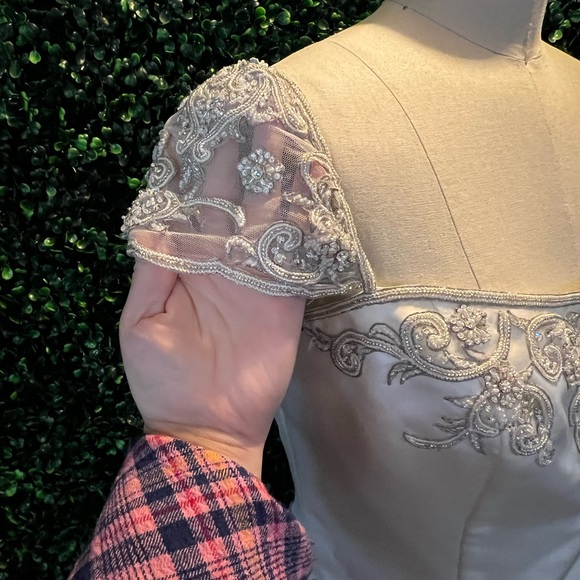 Wedding gown NWOT - Picture 6 of 12